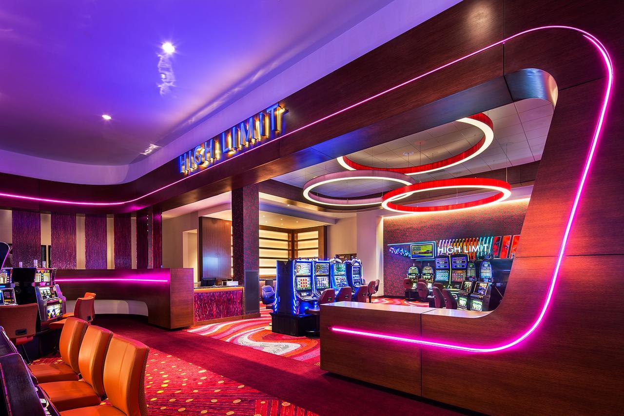 Rhythm City Casino & Resort Davenport Exterior photo